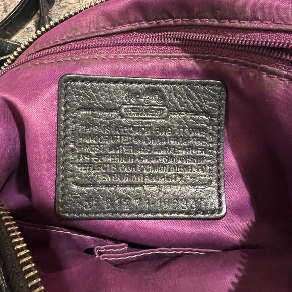 Coach shoulder purse - Picture 4 of 6